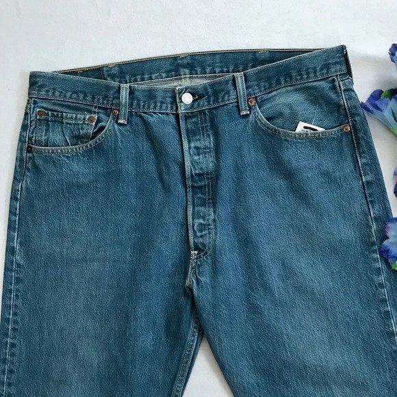 Levi's 501 NWOT Medium Wash Straight Jeans Men W40 L32 - Picture 3 of 8